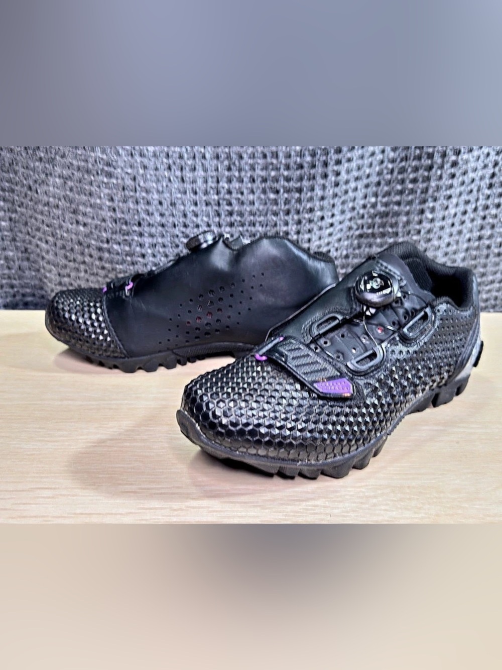 Bontrager Tario Women's Mountain Bike Shoes Size 8 in Black & Gray